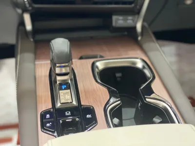 2024 لكزس أر إكس 350