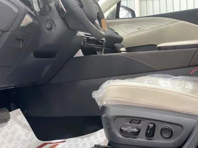 2024 لكزس أر إكس 350