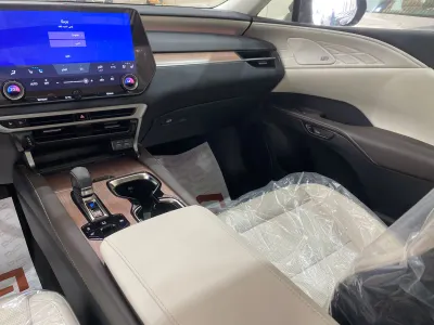 2024 لكزس أر إكس 350