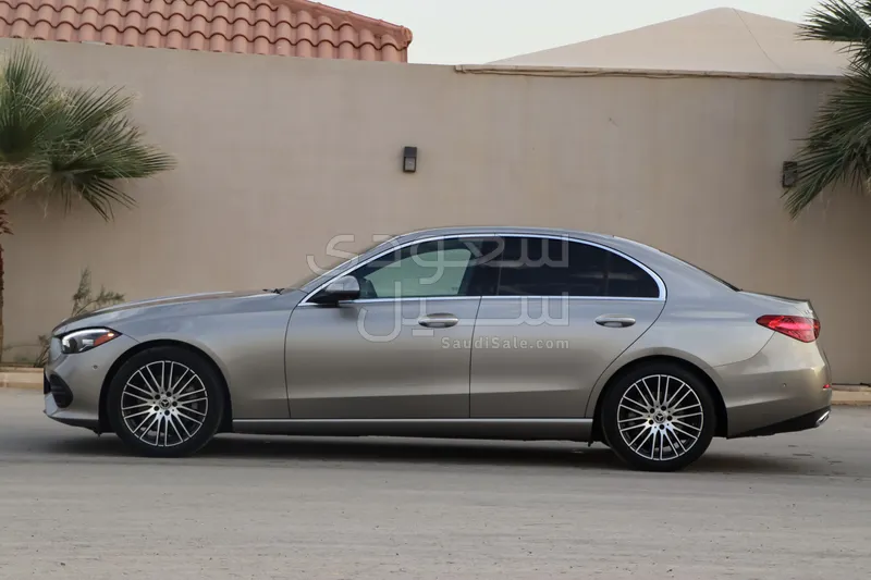 2022 مرسيدس - بنز سي 300