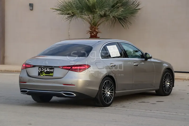 2022 مرسيدس - بنز سي 300