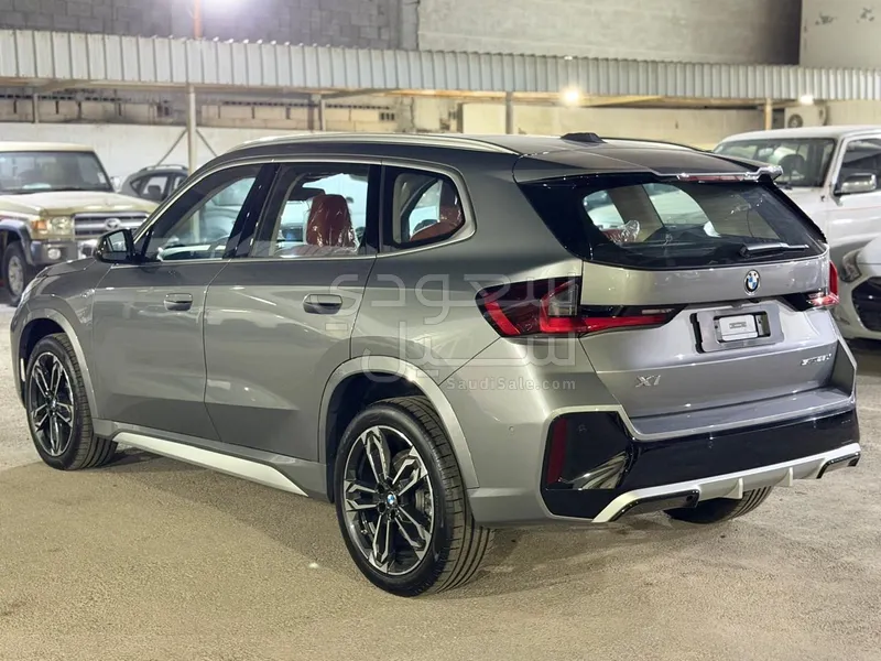 2025 بي ام دبليو الفئة اكس 1