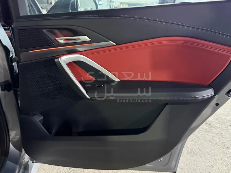 2025 بي ام دبليو الفئة اكس 1