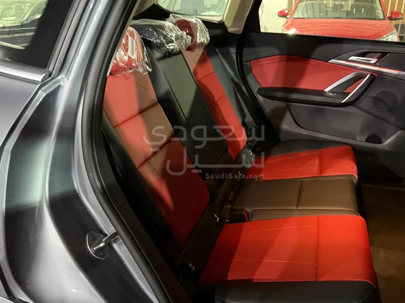 2025 بي ام دبليو الفئة اكس 1