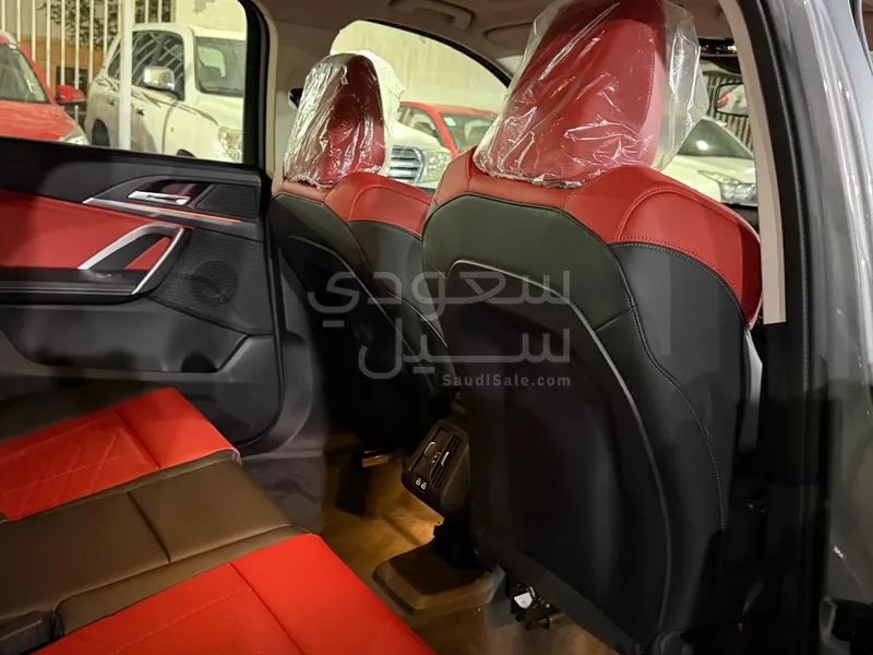 2025 بي ام دبليو الفئة اكس 1