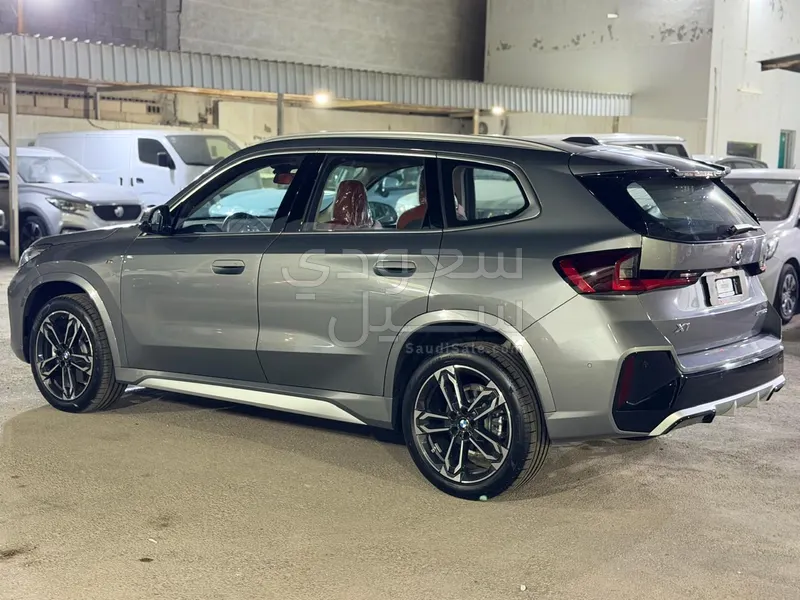 2025 بي ام دبليو الفئة اكس 1