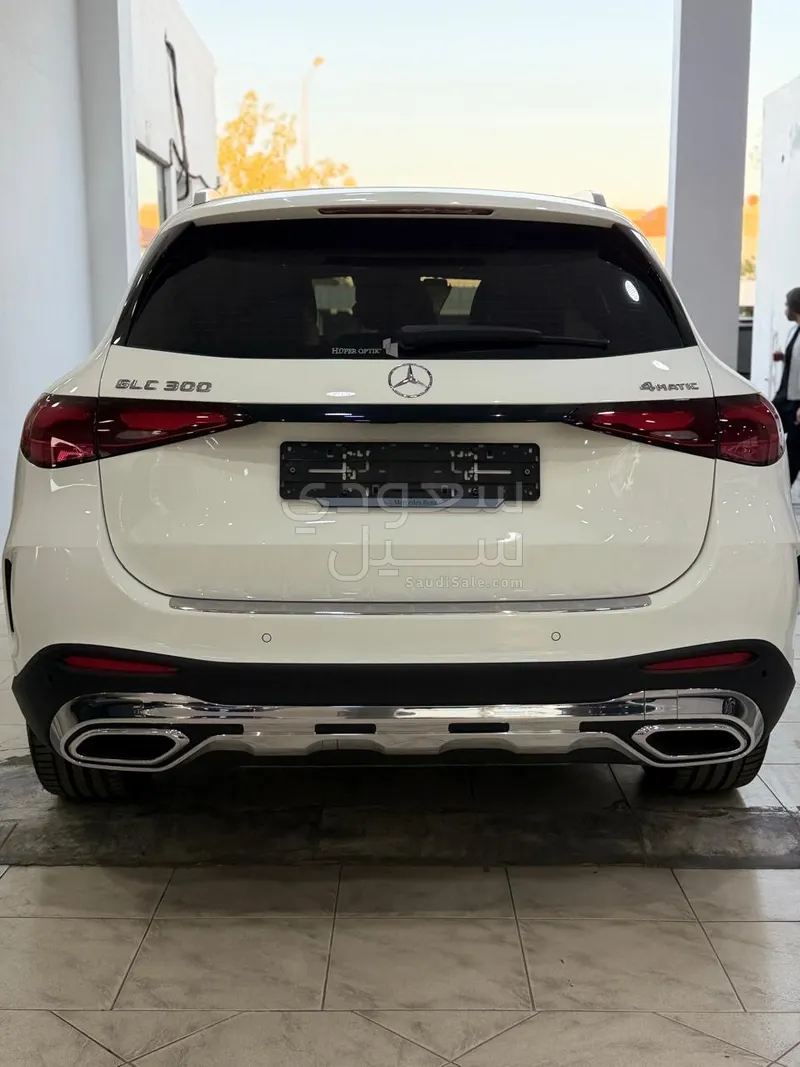 2025 مرسيدس - بنز جي إل سي 300