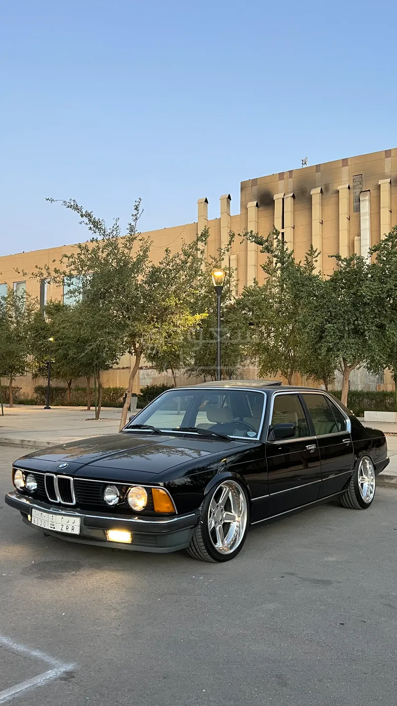 1985 بي ام دبليو الفئة السابعة 745 إل أي