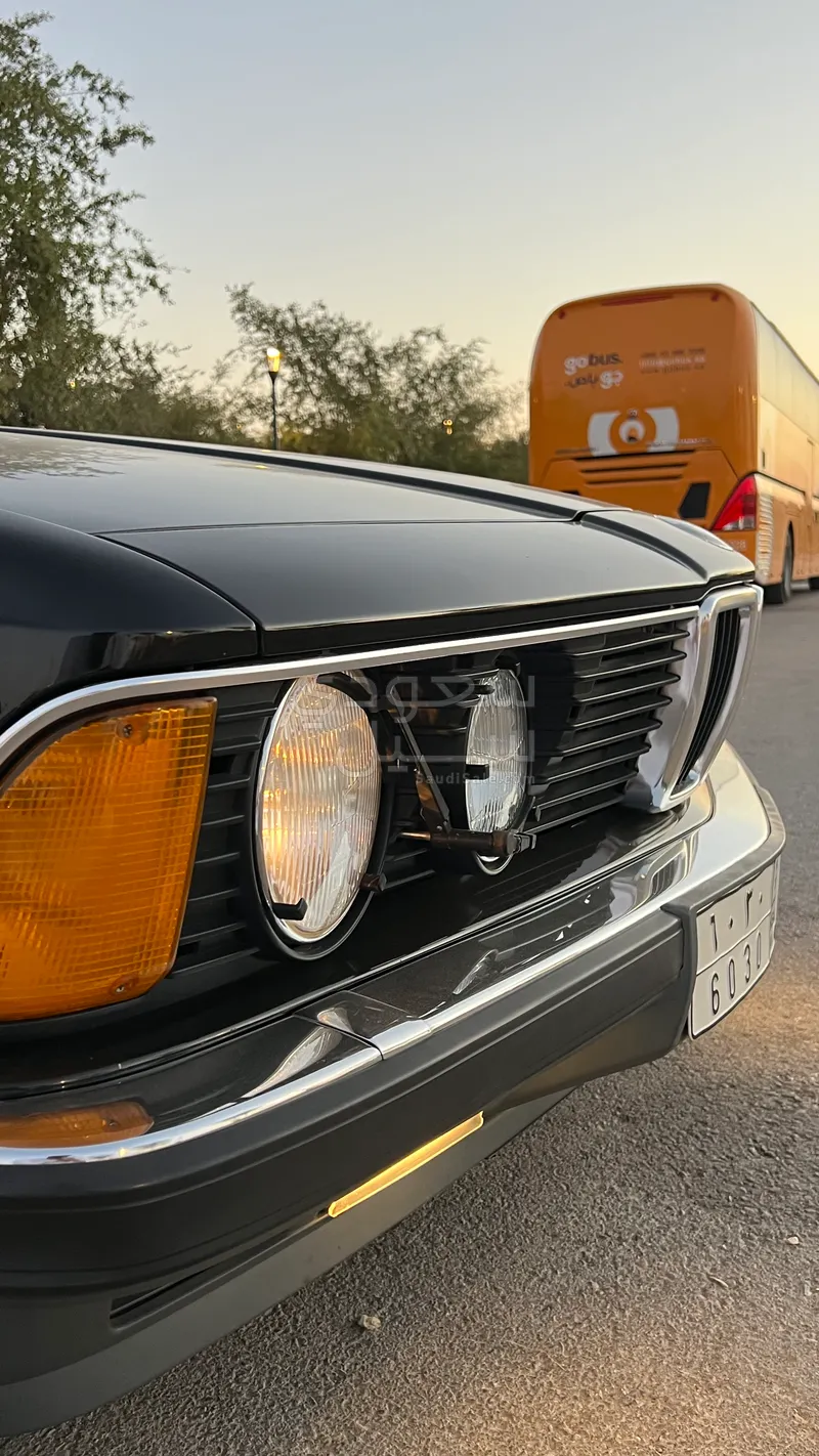 1985 بي ام دبليو الفئة السابعة 745 إل أي