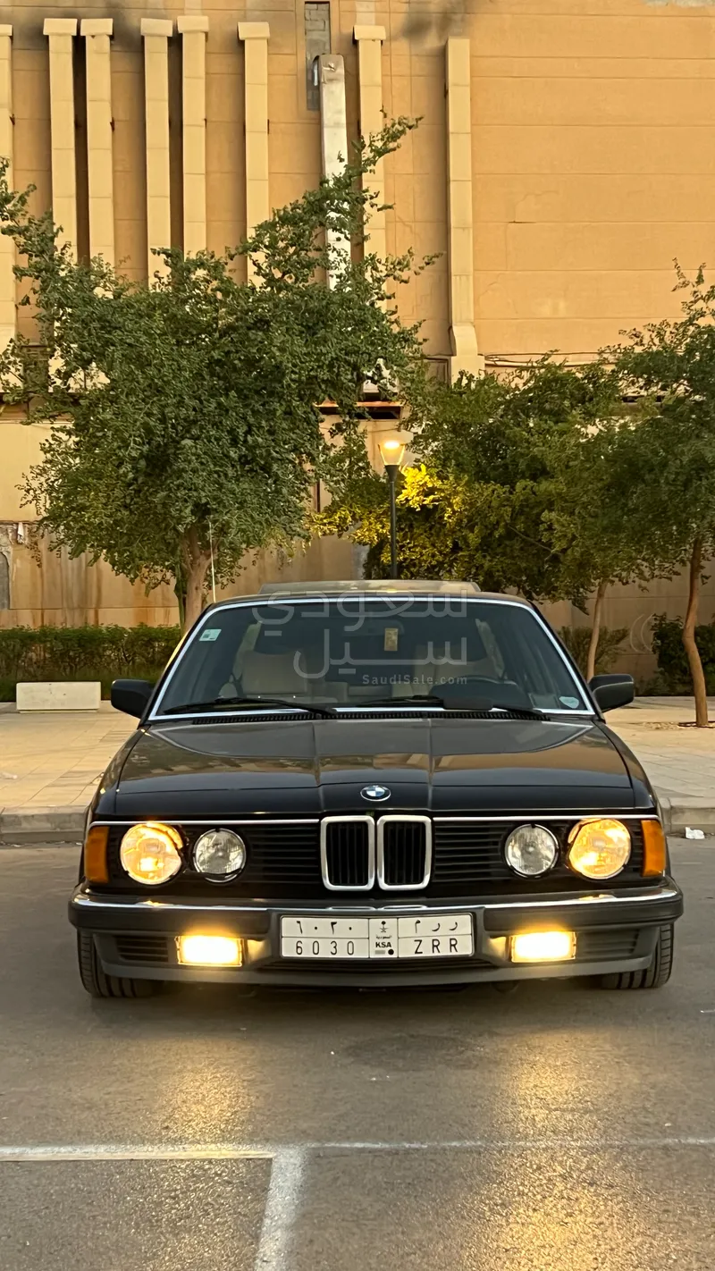 1985 بي ام دبليو الفئة السابعة 745 إل أي