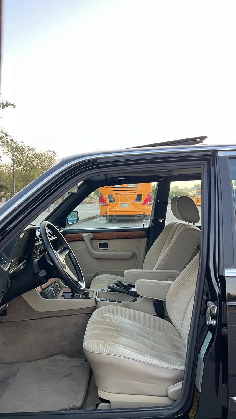 1985 بي ام دبليو الفئة السابعة 745 إل أي