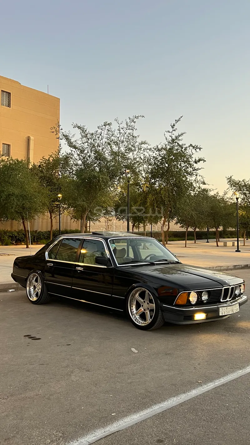 1985 بي ام دبليو الفئة السابعة 745 إل أي