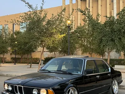 1985 بي ام دبليو الفئة السابعة 745 إل أي