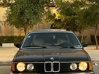 1985 بي ام دبليو الفئة السابعة 745 إل أي