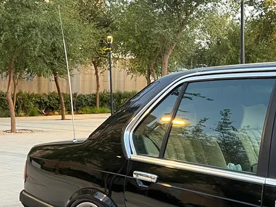 1985 بي ام دبليو الفئة السابعة 745 إل أي