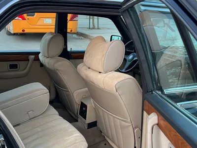 1985 بي ام دبليو الفئة السابعة 745 إل أي