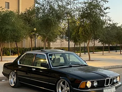 1985 بي ام دبليو الفئة السابعة 745 إل أي