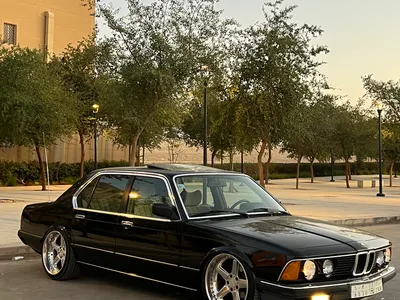 1985 بي ام دبليو الفئة السابعة 745 إل أي