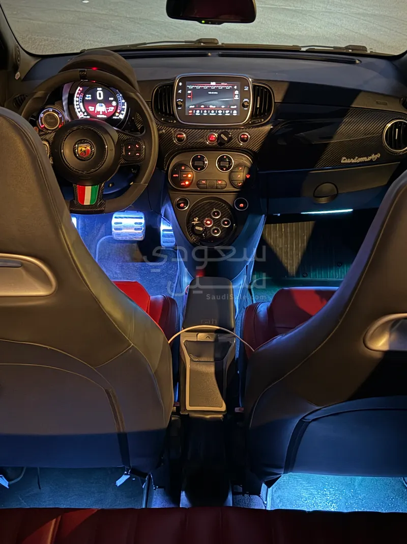 2020 فيات ابارث 695 بايبوستو