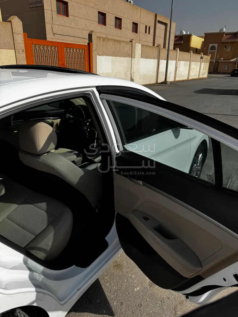 2017 هيونداي النترا