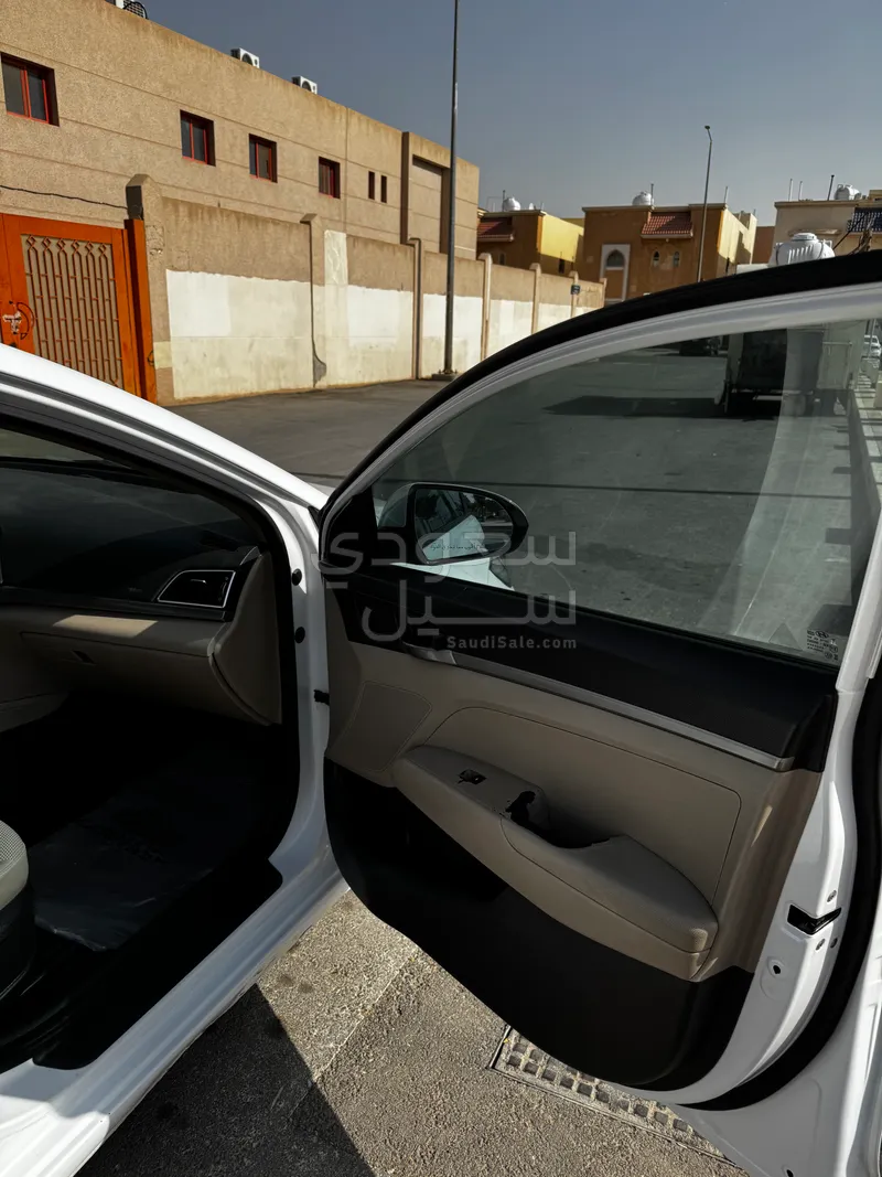 2017 هيونداي النترا