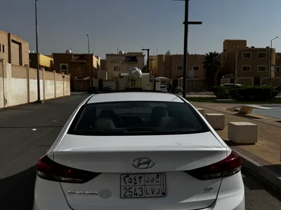 2017 هيونداي النترا