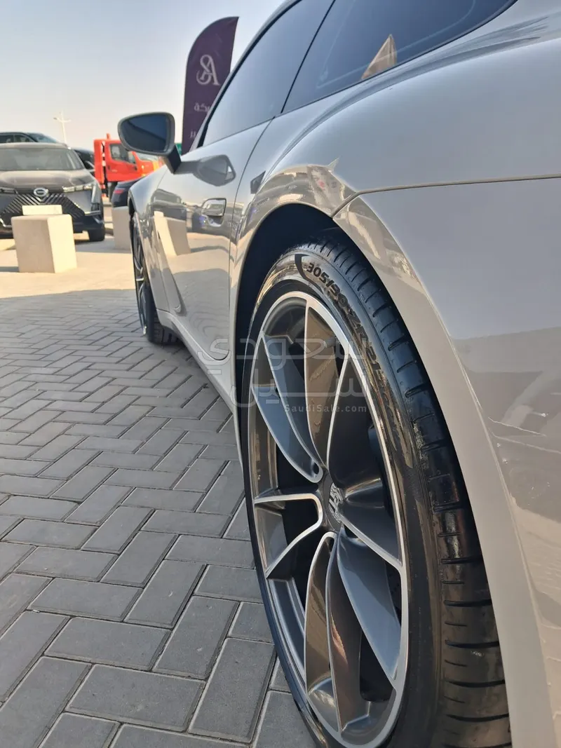 2025 Porsche 911 Carrera