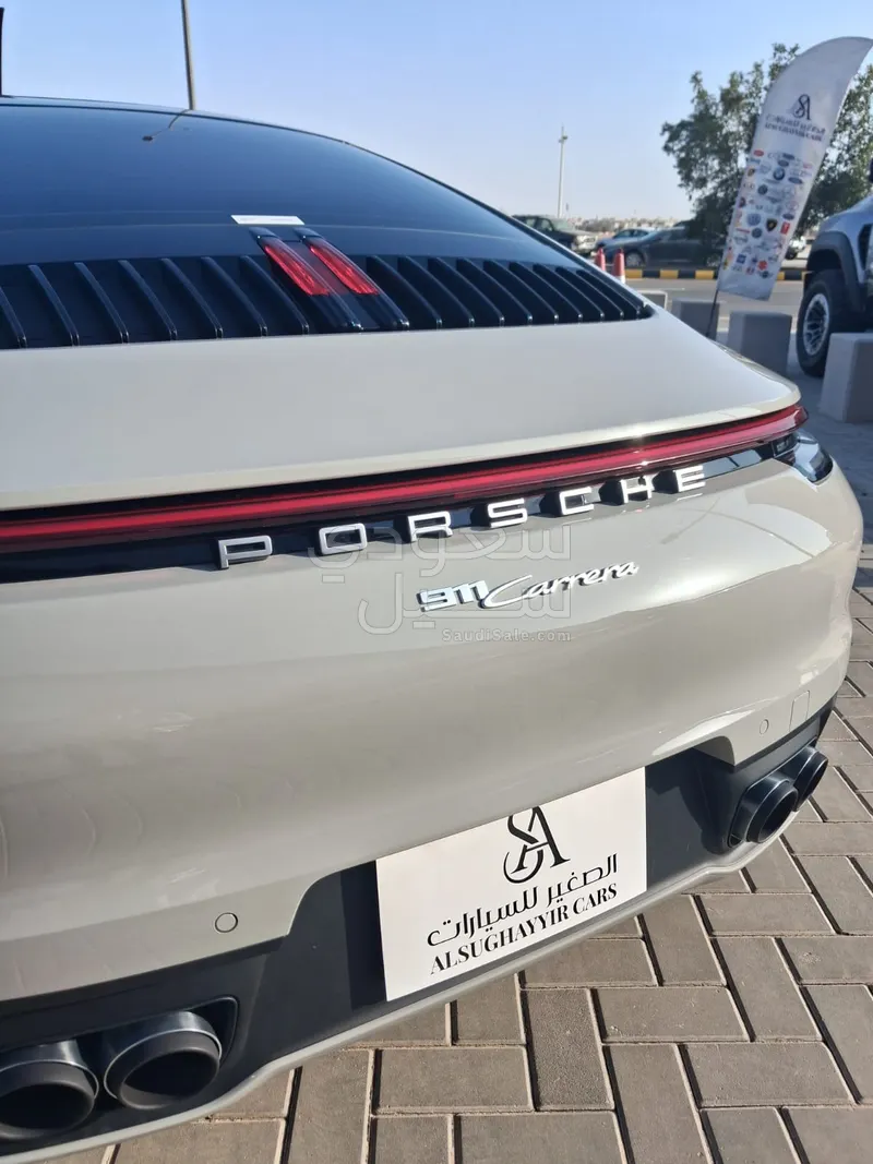 2025 Porsche 911 Carrera