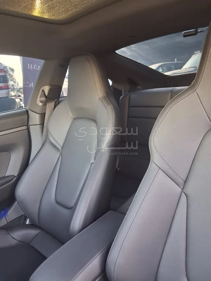 2025 Porsche 911 Carrera