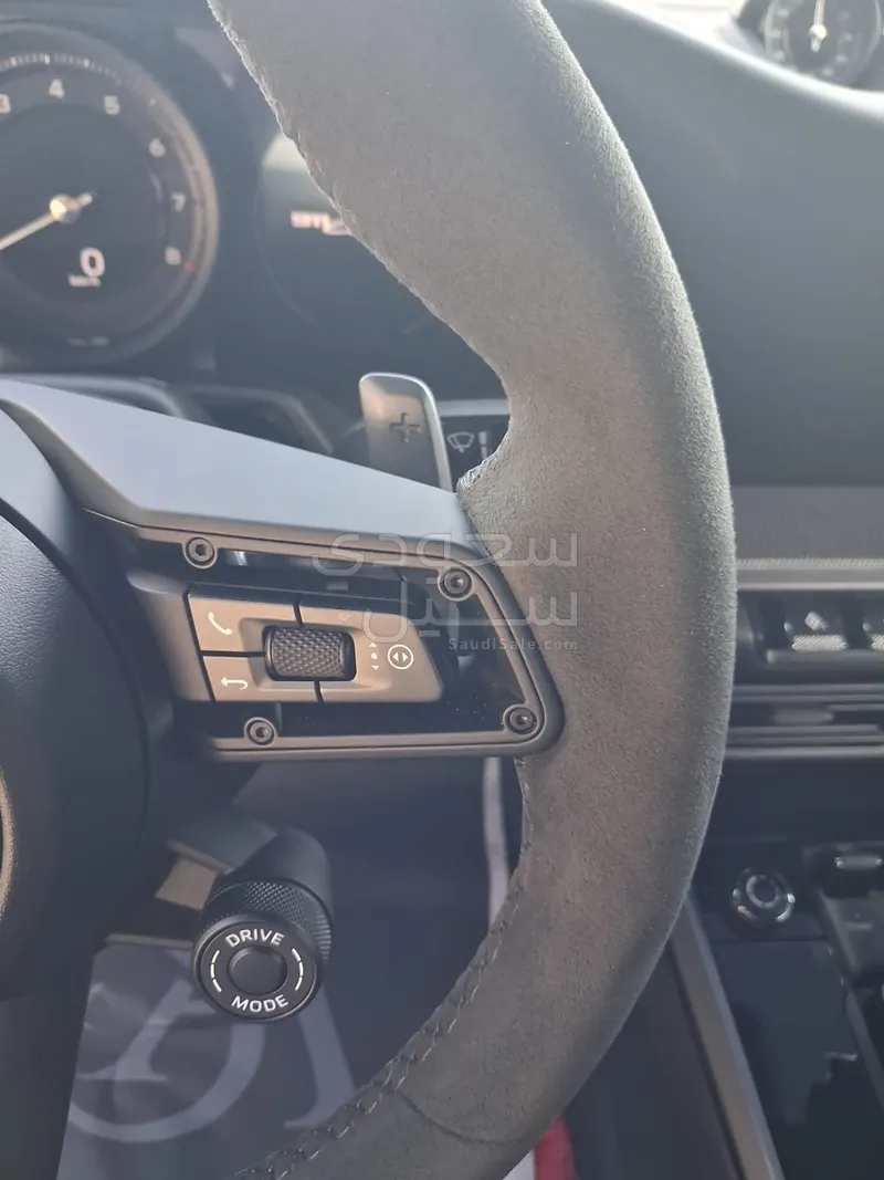 2025 Porsche 911 Carrera