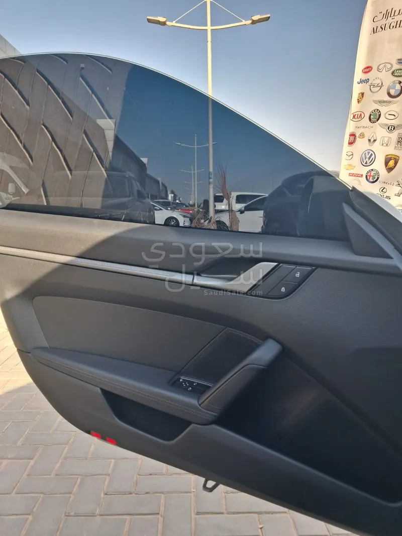 2025 Porsche 911 Carrera