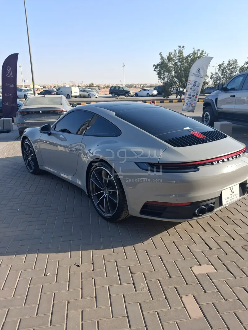 2025 Porsche 911 Carrera
