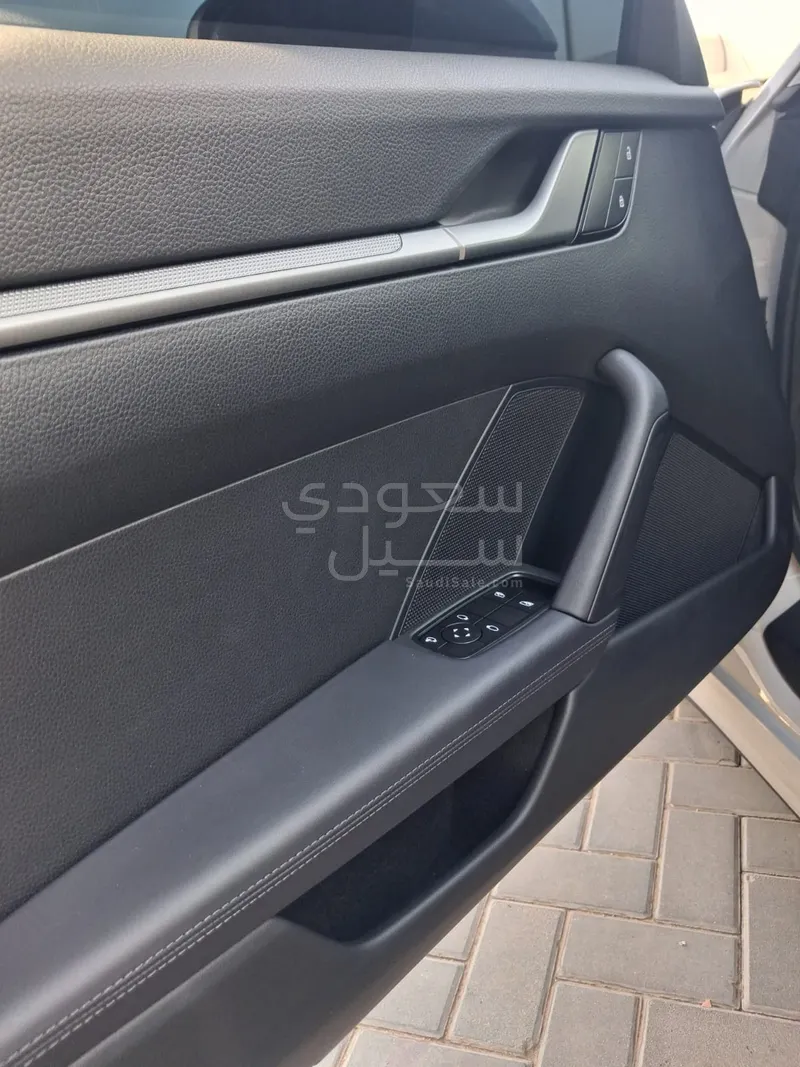 2025 Porsche 911 Carrera