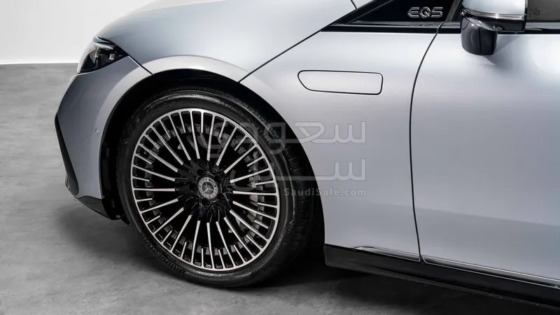 2022 مرسيدس - بنز إي كيو إس 580