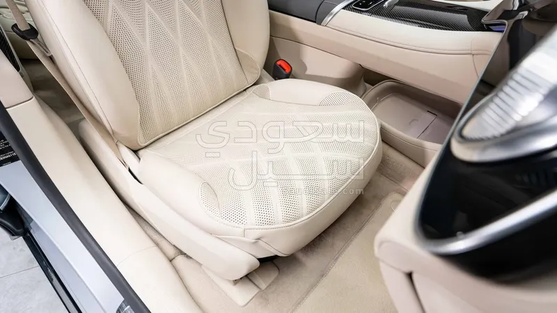 2022 مرسيدس - بنز إي كيو إس 580