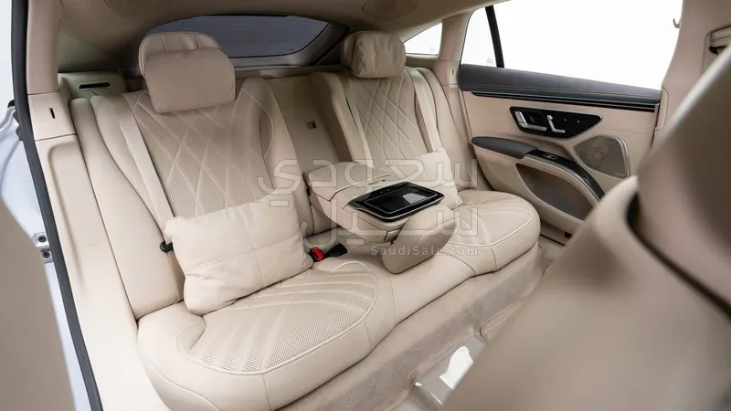 2022 مرسيدس - بنز إي كيو إس 580