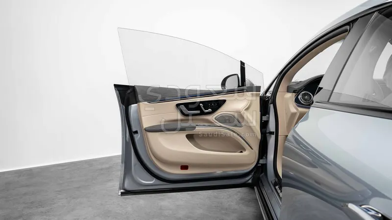 2022 مرسيدس - بنز إي كيو إس 580