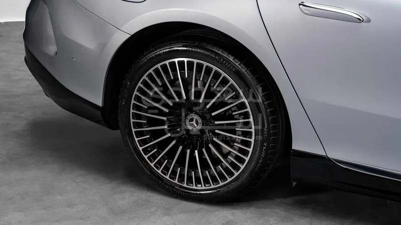 2022 مرسيدس - بنز إي كيو إس 580