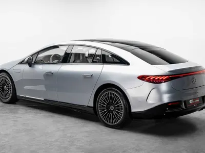 2022 مرسيدس - بنز إي كيو إس 580