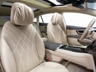 2022 مرسيدس - بنز إي كيو إس 580