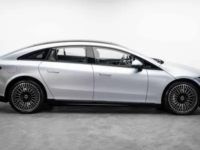 2022 مرسيدس - بنز إي كيو إس 580