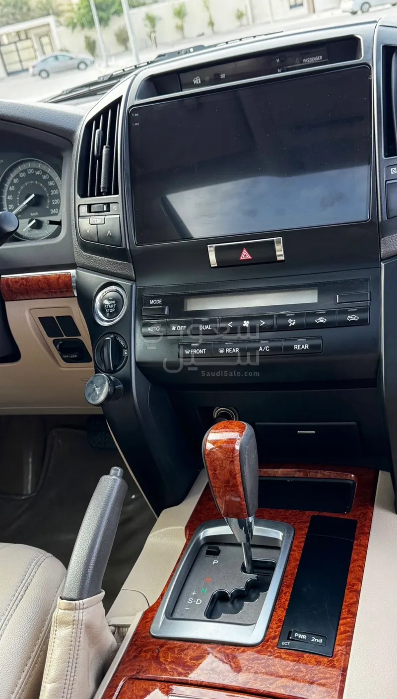 2012 Toyota Land Cruiser GXR