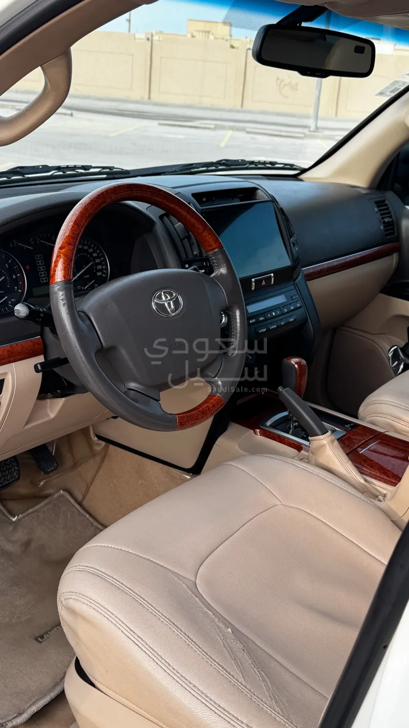 2012 Toyota Land Cruiser GXR