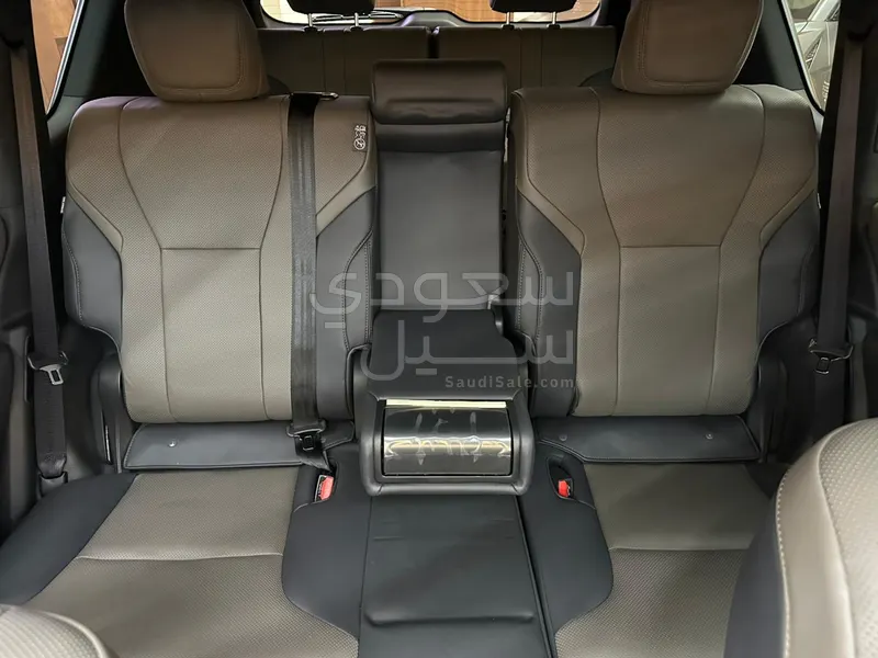 2025 لكزس إل إكس 700 اتش اوفرتريل