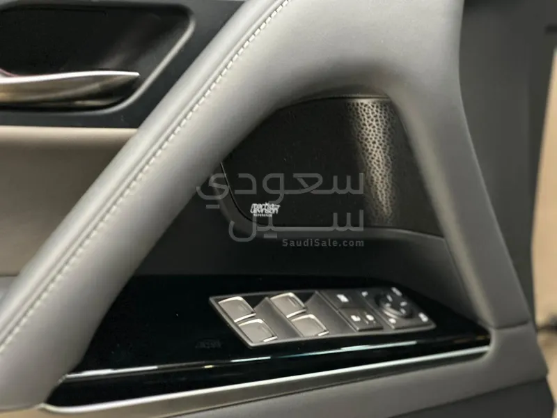 2025 لكزس إل إكس 700 اتش اوفرتريل