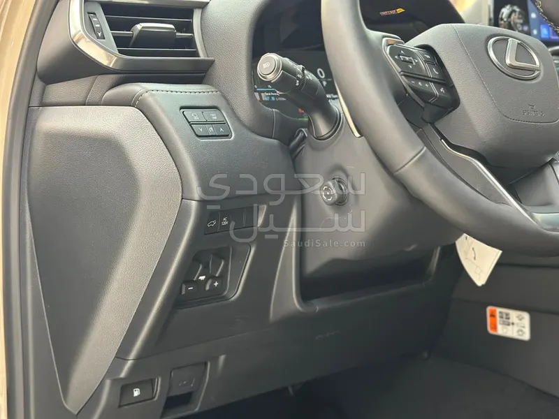 2025 لكزس إل إكس 700 اتش اوفرتريل