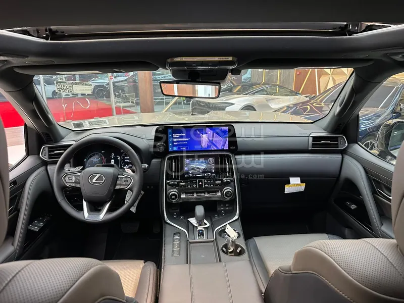 2025 لكزس إل إكس 700 اتش اوفرتريل