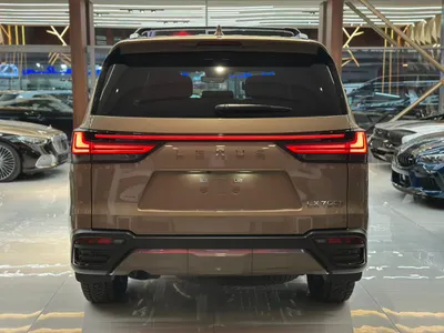 2025 لكزس إل إكس 700 اتش اوفرتريل