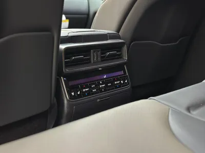 2025 لكزس إل إكس 700 اتش اوفرتريل