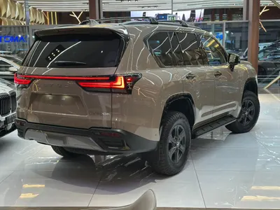 2025 لكزس إل إكس 700 اتش اوفرتريل